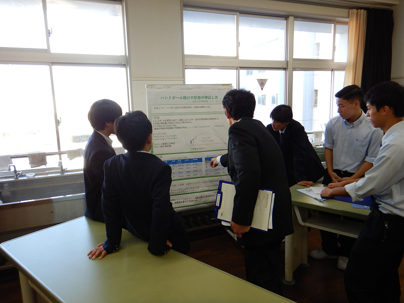 神戸市立六甲アイランド高校との合同中間発表会を行いました 兵庫県立尼崎小田高等学校